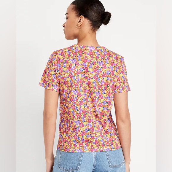 Old Navy Tops - 💚  3/$15 Old Navy Multicolor Floral Tee